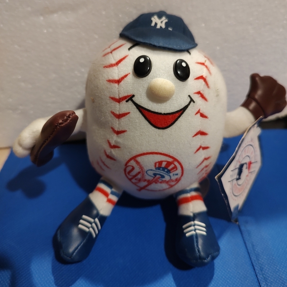 This rare Vintage New York Yankee's Plush Baseball by Good Stuff from 2002 Nwt